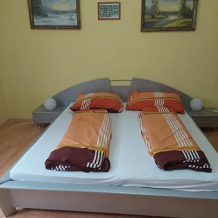 Schoenes Mit Pool In Ruhiger Lage Holiday home