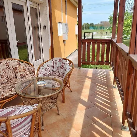 Schoenes Mit Pool In Ruhiger Lage Holiday home